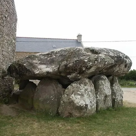 Belle Maison Bretonne Typique Pres De La *
